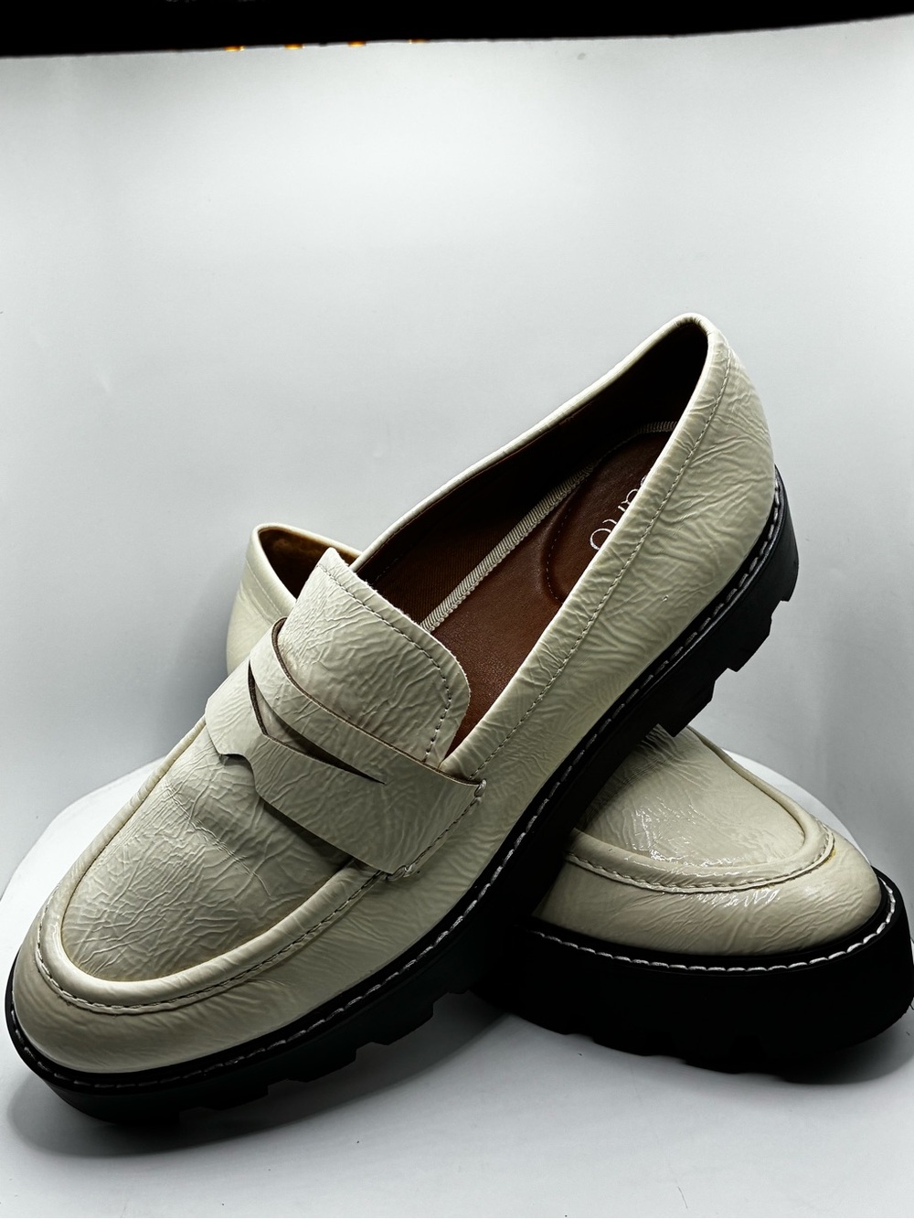 FRANCO SARTO WOMANS LOAFERS/ CRINKLE DESIGN/ 8.5/ 1.5 “ HEEL/ PATENT LEATHER